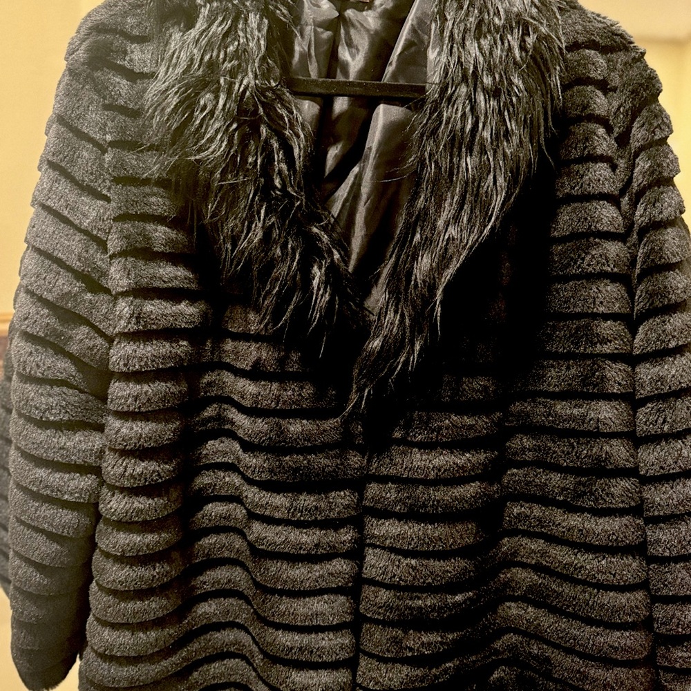 Faux fur jacket in black. Perfect condition. Made in Italy size M/L